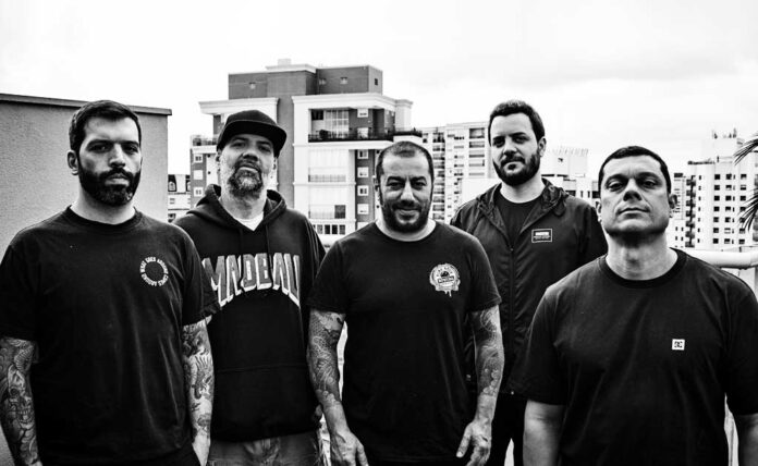 Pela primeira vez na capital mineira, o Mineirão é palco do 2000 Rock Fest, que reúne grandes nomes da música que marcaram toda uma geração