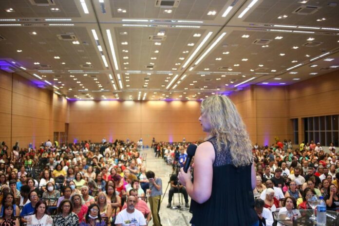 Deputada Estadual Beatriz Cerqueira condena a tentativa do governo Zema de derrubar a Lei estadual 21.710, que estende o Piso para as 8 carreiras da educação e prevê a integralidade do Piso para jornada de 24h às professoras