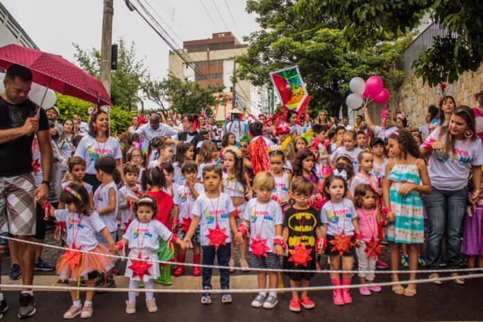 Bloco infantil Sol na Mão acontece no sábado (25/02), no bairro Castelo (BH), com o tema 