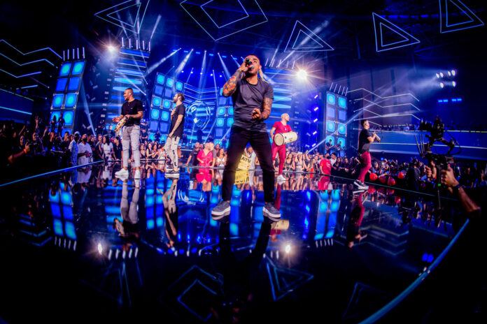 Akatu convida Dilsinho, Mumuzinho, Legado, Chris MC e Djonga para o novo DVD