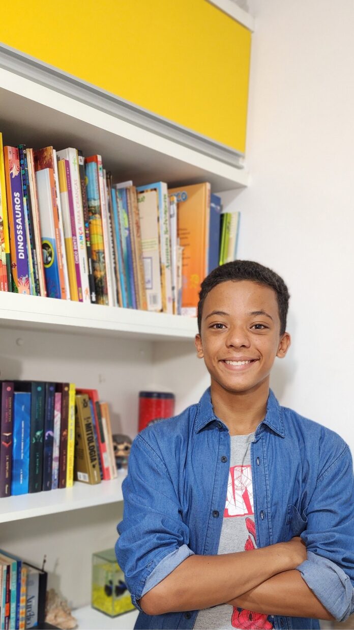 Jovem de 12 anos lança livro em Belo Horizonte