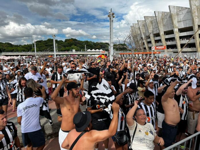 Esplanada do Mineirão sedia shows gratuitos antes da partida Atlético x Vasco neste sábado
