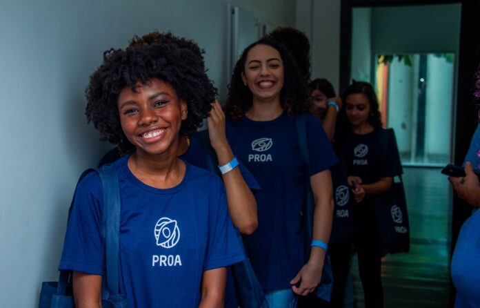 Instituto PROA chega em MG com mais de 2 mil vagas gratuitas para curso de capacitação para jovens de escolas públicas