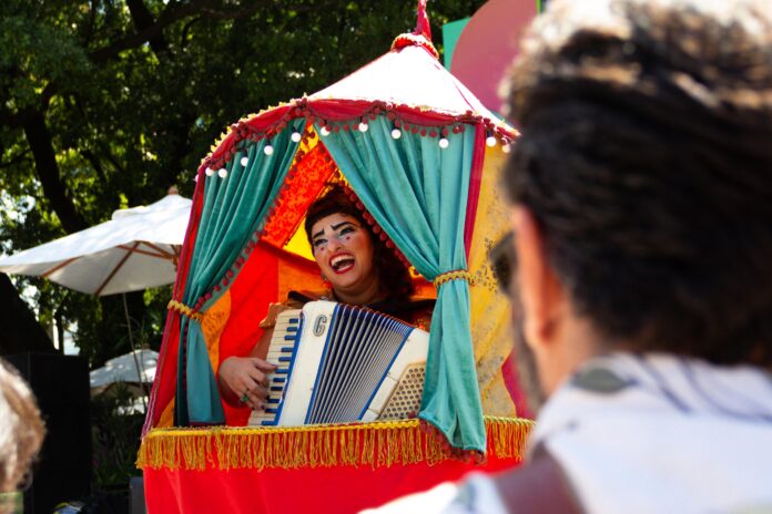 Domingo (23), Jazzinho - Jazz para Crianças acontece gratuitamente na Praça Floriano Peixoto, com programação musical dedicada às crinaças