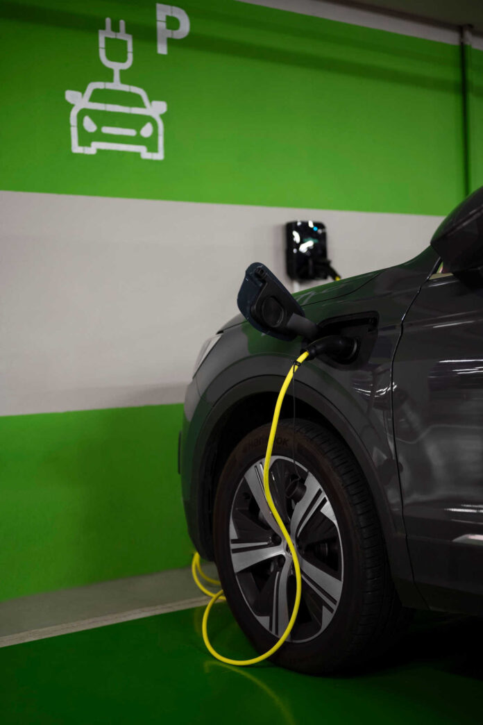Clamper lança produto destinado a gestão e proteção de abastecimento de carros elétricos em condomínios