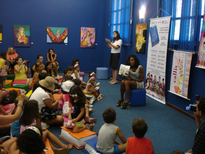 Apresentadoras, jornalistas, escritores e atores vão ler para crianças em escolas públicas da RMBH