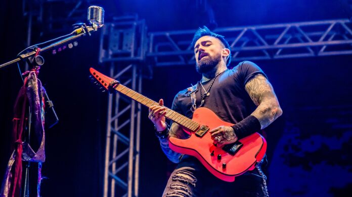 Banda Malta lança single em show em BH