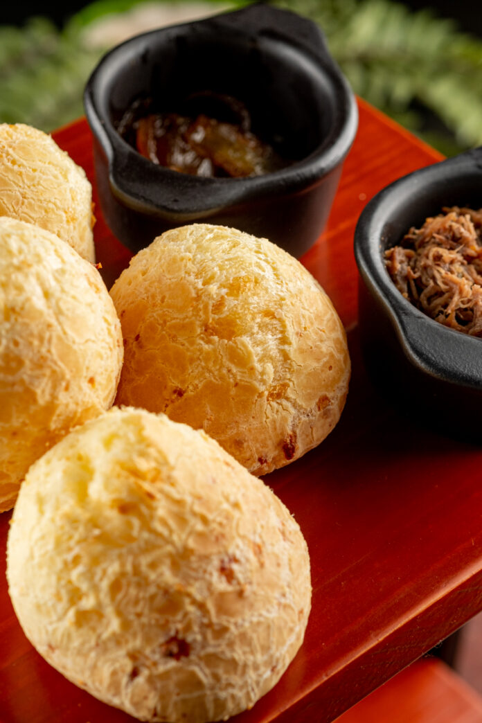 Eleito terceiro melhor prato de café da manhã do mundo, Pão de queijo ganha circuito em BH