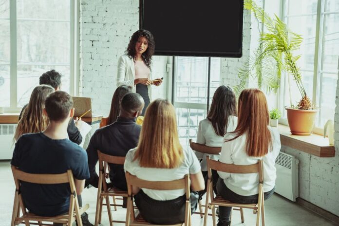 Aprender ou aperfeiçoar um outro idioma pode ser uma boa opção para as férias de julho
