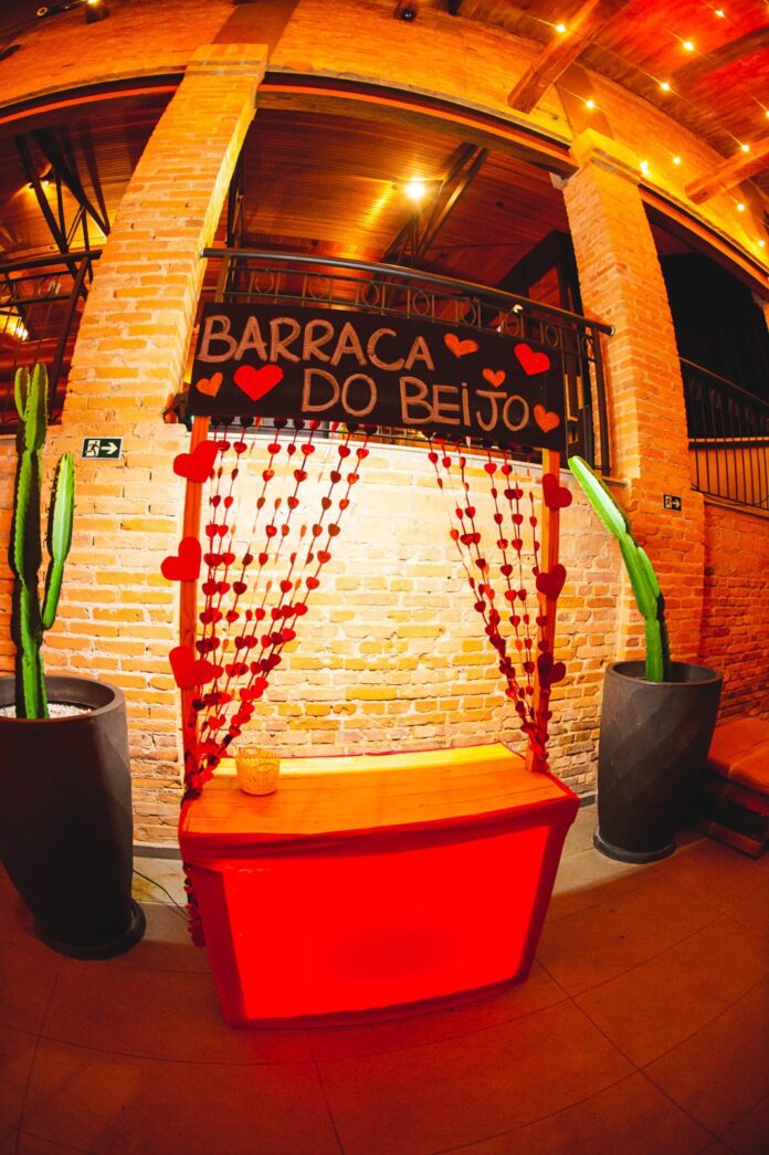 Folks Pub celebra Dia dos Namorados com festa para solteiros encontrarem o match perfeito