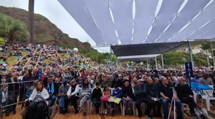 Orquestra Filarmônica de Minas Gerais reúne mais de 6 mil pessoas na Praça do Papa para celebrar os 60 anos do Grupo Patrimar