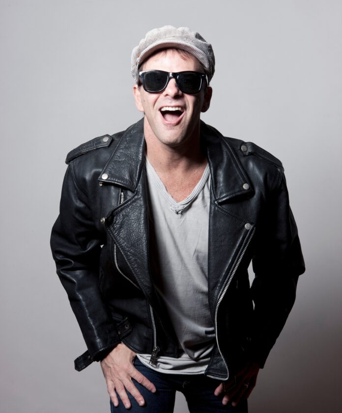 Sábado agitado com Rodrigo Santos, ex-Barão Vermelho, e encontro de carros antigos no Underground