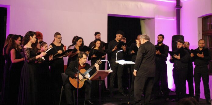 Casa Fiat de Cultura convida Ars Nova-Coral da UFMG e violonista Celso Faria para Música na Capela deste domingo