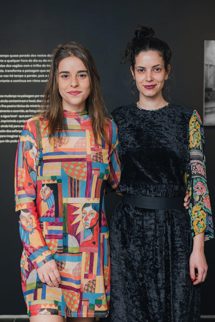 Projeto Foto em Pauta apresenta duo paisagens móveis, no Cine Santa Tereza. Durante o evento, Bárbara Lissa e Maria Vaz, integrantes do coletivo, lançam o fotolivro Óris Projeto Foto em Pauta apresenta duo paisagens móveis, no Cine Santa Tereza. Durante o evento, Bárbara Lissa e Maria Vaz, integrantes do coletivo, lançam o fotolivro Óris