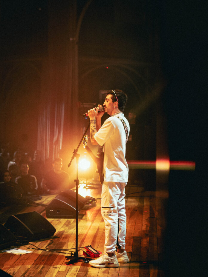 Banda Inutilismo, do YouTuber Lucas Inutilismo, realiza show de despedida neste domingo em BH