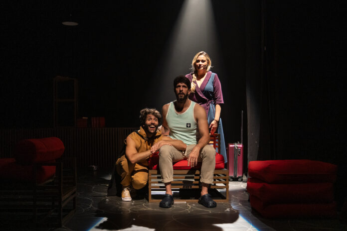 Comédia Quem vai ficar com Juca, com Ellen Rocche Teatro Feluma