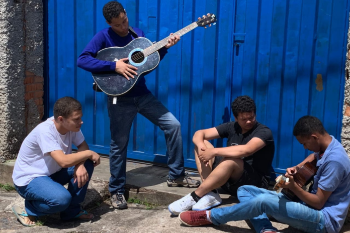 Mais de 400 alunos de escolas públicas fazem visita ao Museu Clube da Esquina - Projeto Memórias do Clube da Esquina nas Escolas”