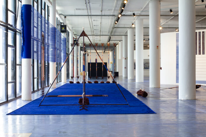 Mineira Luana Vitra, representada pela Mitre Galeria, é destaque na abertura da Bienal SP