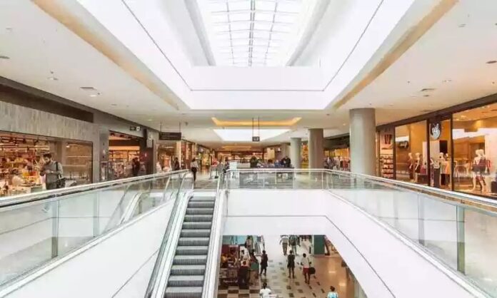 Shoppings de BH adotam horário especial durante o Carnaval.