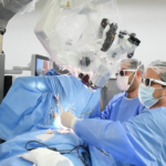 Santa Casa BH realiza testes com microscópio cirúrgico inovador, inédito no SUS em Minas Gerais