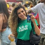 Dia do Empreendedorismo Feminino conheça Sthella Lima, criadora da Xá de Cana, bebida de caldo de cana, cachaça e limão que conquistou o Brasil