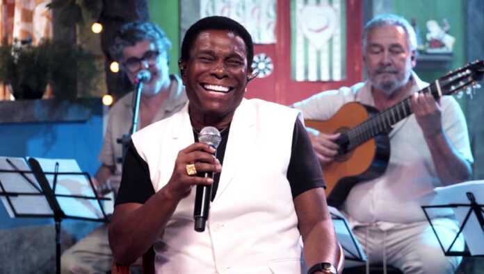 Nesta terça - Neguinho da Beija-Flor e Natália do Vale participam do Sem Censura, da TV Brasil