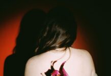 Mariana Volker lança “Desassossego”, terceiro single do álbum “delícia delícia”