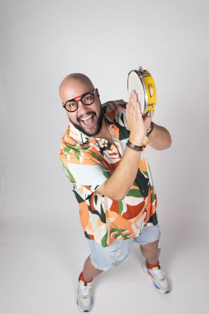 Tiago Abravanel desfila com Bloco do Abrava mais um ano no pré-Carnaval de São Paulo