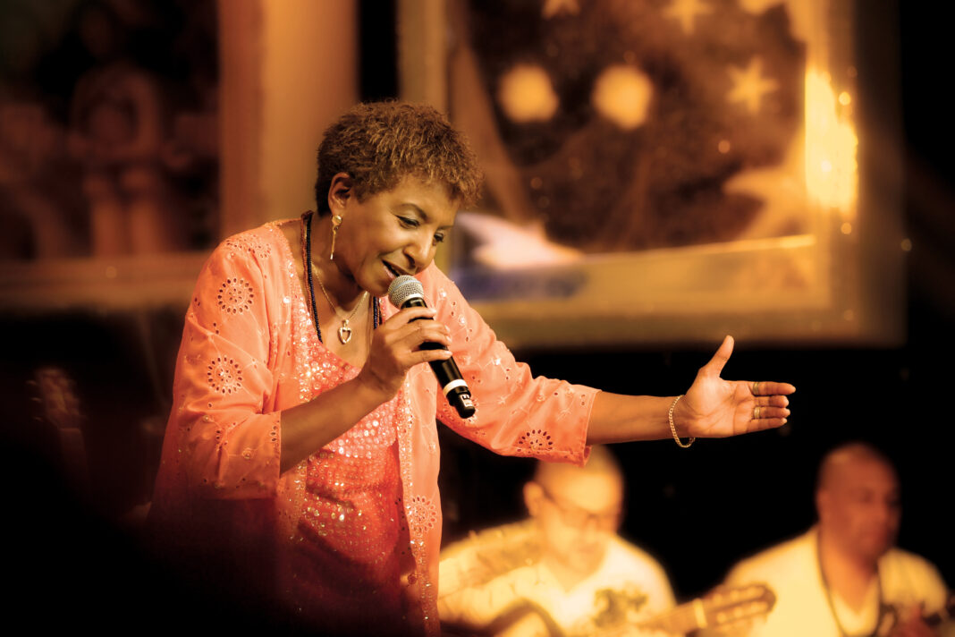 LECI BRANDÃO_CRÉDITOS CARLOS TORRES (1)