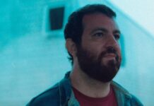 Destaque da música brasileira contemporânea, Kiko Dinucci faz show solo no Teatro Municipal de Sabará neste domingo