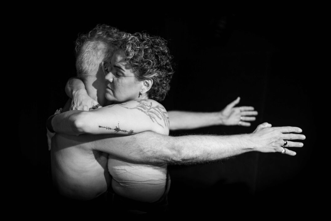 Peça__Haicais para Diadorim_..._ com Claudio Dias (Luna Lunera) e Letícia Castilho_crédito_Priscila Natany 2