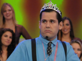 Ator e comediante Wagner Trindade traz o espetáculo de stand-up “Deu a Louca no Astral” para BH