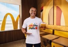 Cafu entra em campo como embaixador do McDia Feliz 2026