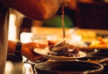 Nino Cucina e Tatu Bola preparam cardápios especiais para o Dia dos Pais em Belo Horizonte