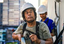 Confira fotos de Ailton Krenak em sua obra para o CURA. Programação do festival segue até domingo