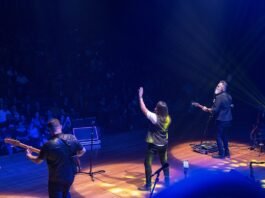 Venosa Sessions retorna ao Teatro Municipal de Uberlândia e transforma palco em uma celebração do rock e da cultura local