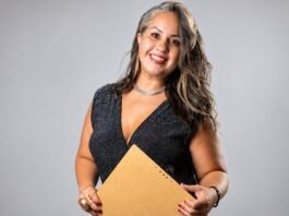 Autodidata, comprometida e movida por propósito, a jornalista une comunicação, relações públicas e produção para transformar histórias em posicionamento, reputação e oportunidades