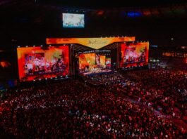 Histórias no Mineirão: ídolos sertanejos descem do palco e cantam no meio do público em BH