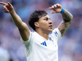 Kaio Jorge marca três vezes, Cruzeiro supera o Grêmio e afunda rival na zona de rebaixamento